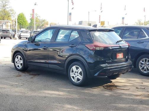 Super Black 2021 Nissan Kicks S