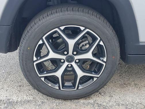 Silver Zynith 2025 Jeep Compass Limited