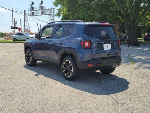 Slate Blue Pearlcoat 2023 Jeep Renegade Trailhawk