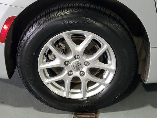 Silver Mist Clearcoat 2023 Chrysler Voyager LX