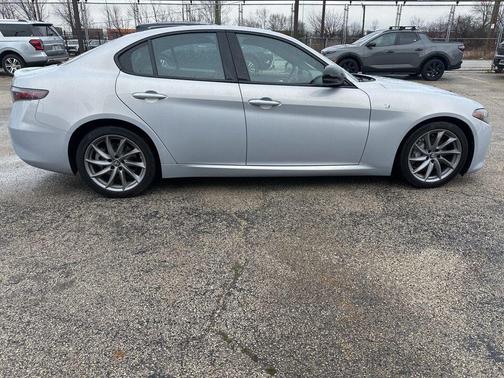 Moonlight Gray Metallic 2024 Alfa Romeo Giulia Ti