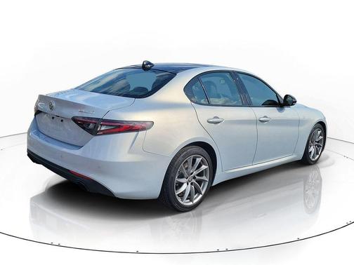 Moonlight Gray Metallic 2024 Alfa Romeo Giulia Ti