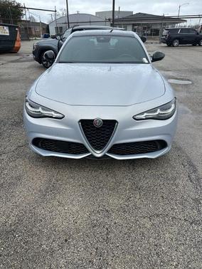 Moonlight Gray Metallic 2024 Alfa Romeo Giulia Ti
