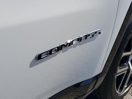 Bright White Clearcoat 2024 Jeep Compass Limited
