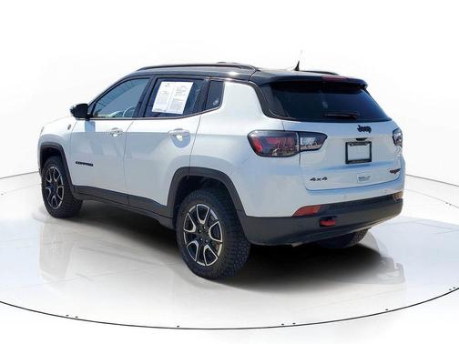 Bright White Clearcoat 2024 Jeep Compass Trailhawk