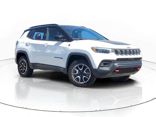 Bright White Clearcoat 2024 Jeep Compass Trailhawk