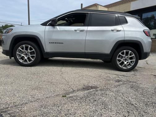 Silver Zynith 2025 Jeep Compass Limited