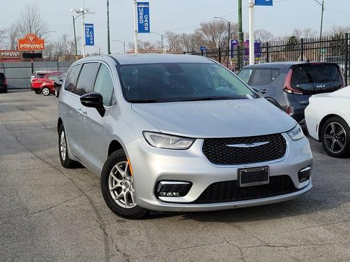 2024 Chrysler Pacifica Touring-L