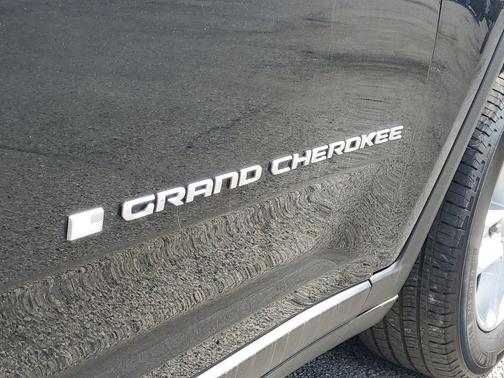 Diamond Black 2024 Jeep Grand Cherokee L Laredo