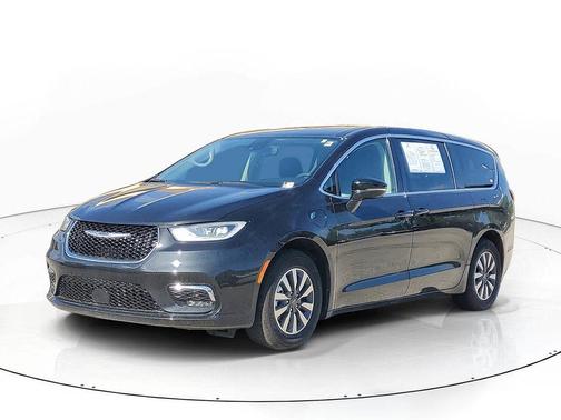 Brilliant Black Crystal Pearlcoat 2024 Chrysler Pacifica Hybrid Select