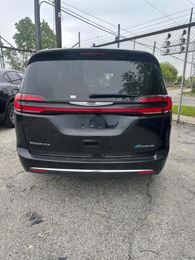 Brilliant Black Crystal Pearlcoat 2024 Chrysler Pacifica Hybrid Select