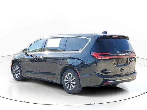 Brilliant Black Crystal Pearlcoat 2024 Chrysler Pacifica Hybrid Select