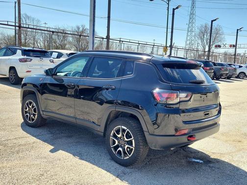 Diamond Black 2025 Jeep Compass Trailhawk