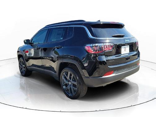 Diamond Black 2026 Jeep Compass Latitude