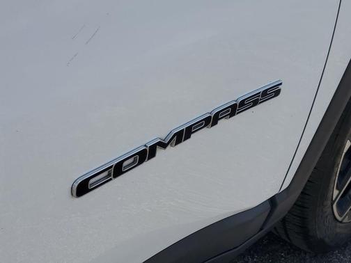 Bright White Clearcoat 2025 Jeep Compass Limited