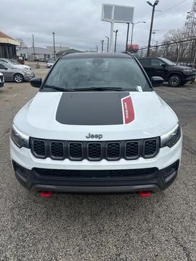 Bright White Clearcoat 2025 Jeep Compass Trailhawk