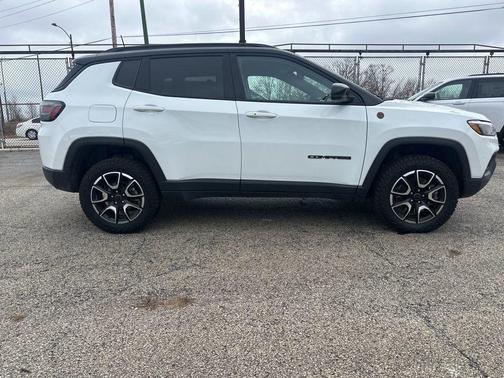 Bright White Clearcoat 2025 Jeep Compass Trailhawk