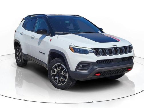 Bright White Clearcoat 2025 Jeep Compass Trailhawk