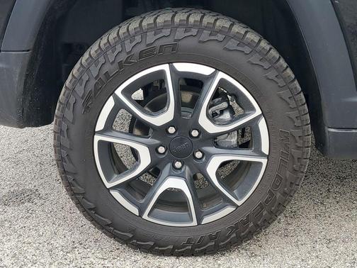 Diamond Black 2024 Jeep Compass Trailhawk
