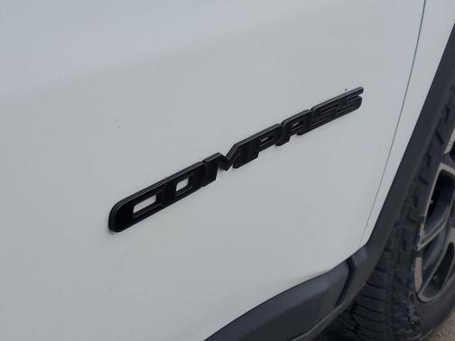 Bright White Clearcoat 2025 Jeep Compass Trailhawk