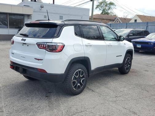 Bright White Clearcoat 2025 Jeep Compass Trailhawk