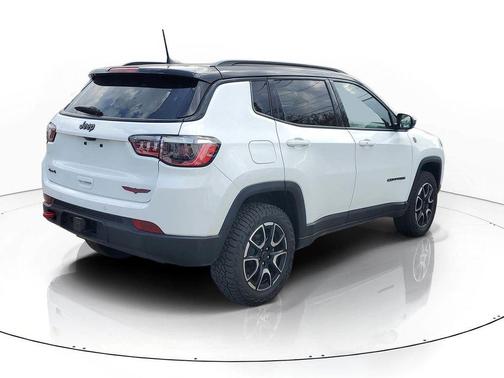Bright White Clearcoat 2025 Jeep Compass Trailhawk