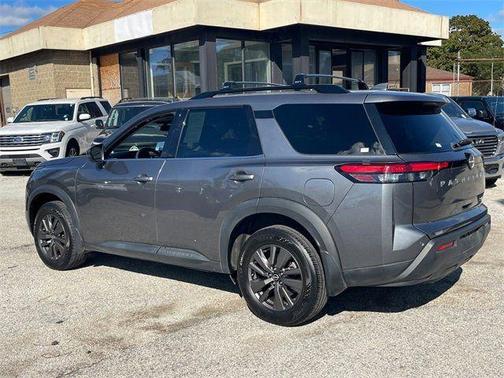 2024 Nissan Pathfinder SV