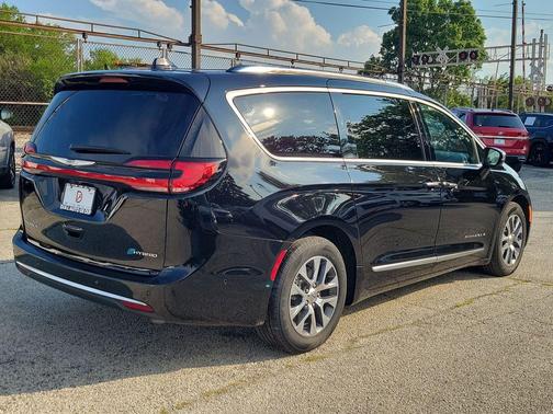 Diamond Black 2024 Chrysler Pacifica Hybrid Pinnacle