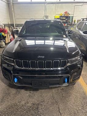 Diamond Black 2022 Jeep Grand Cherokee 4xe Overland