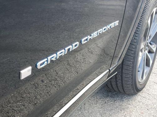 Diamond Black 2022 Jeep Grand Cherokee 4xe Overland