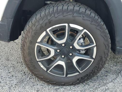 Bright White Clearcoat 2024 Jeep Compass Trailhawk