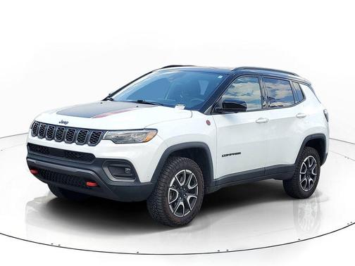Bright White Clearcoat 2024 Jeep Compass Trailhawk