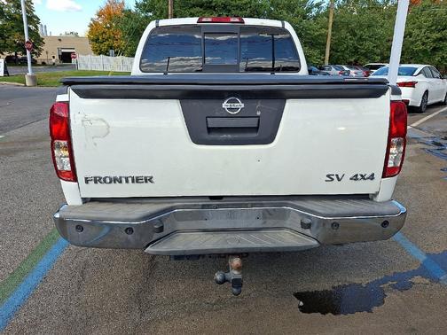 White 2018 Nissan Frontier SV