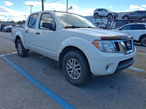 White 2018 Nissan Frontier SV
