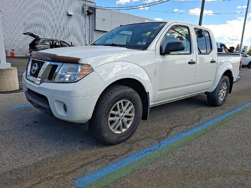 White 2018 Nissan Frontier SV
