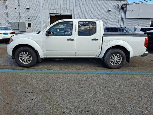 White 2018 Nissan Frontier SV