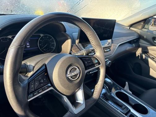 Black 2023 Nissan Altima 2.5 SV