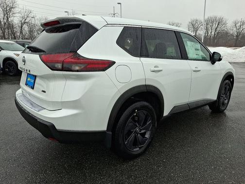 Everest White Pearl TriCoat 2026 Nissan Rogue SV