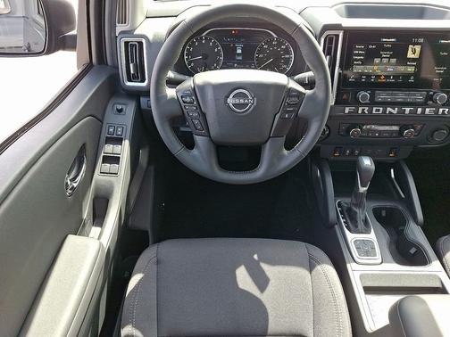 Super Black 2026 Nissan Frontier Crew Cab SV