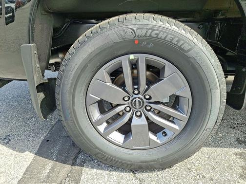 Super Black 2026 Nissan Frontier Crew Cab SV