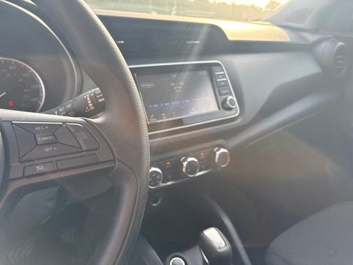 Blue 2025 Nissan Kicks Play S