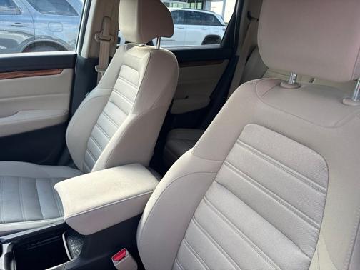 White 2018 Honda CR-V EX