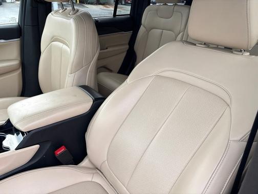 White 2023 Jeep Grand Cherokee Limited
