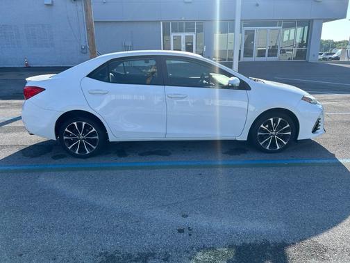 White 2018 Toyota Corolla SE