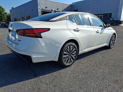 Pearl White TriCoat 2026 Nissan Altima SV