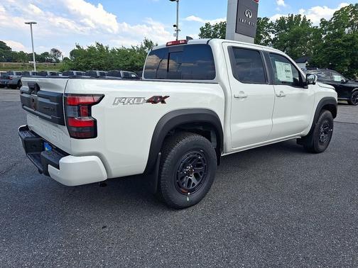 Glacier White 2026 Nissan Frontier Crew Cab PRO-4X®