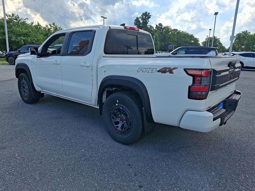 Glacier White 2026 Nissan Frontier Crew Cab PRO-4X®