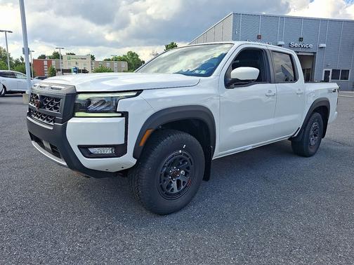 Glacier White 2026 Nissan Frontier Crew Cab PRO-4X®