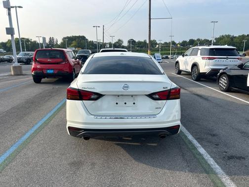 White 2019 Nissan Altima 2.5 SR