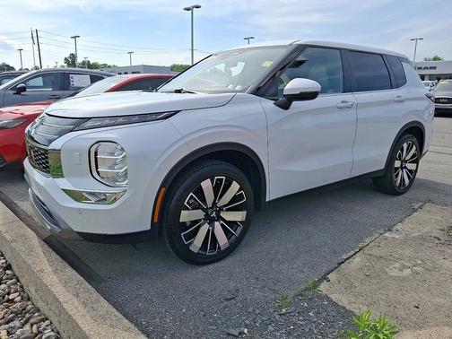 2025 Mitsubishi Outlander SE